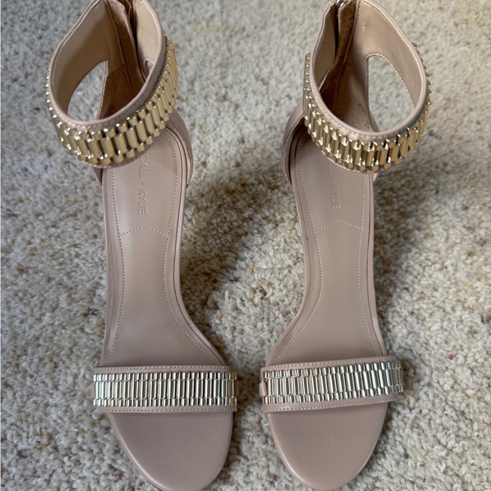 Kendall + Kylie Nude Heeled Sandal with Gold Accents, Size 7 - Picture 3 of 15